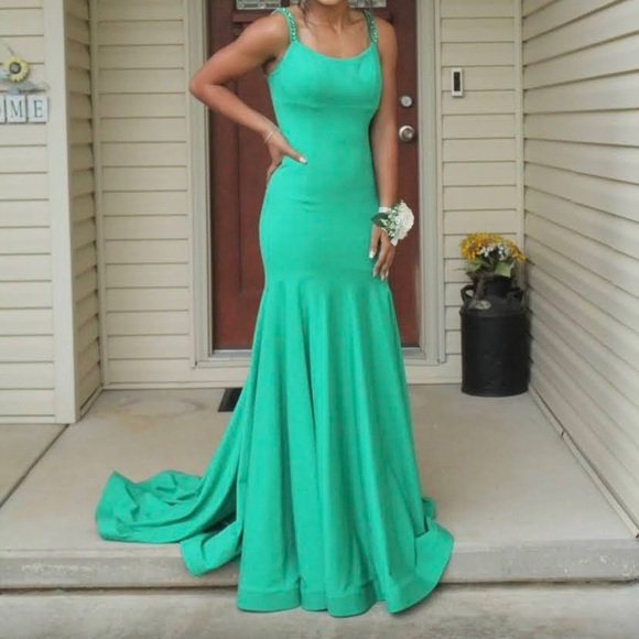 Beautiful Sherri Hill dress. Size 4. - Picture 2 of 4